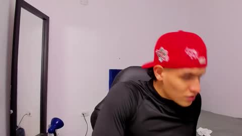 Snapshot of mellow_cole chatting on November 4, 2025, 10:42 pm Mellow Baby online show from November 4, 2025, 10:42 pm