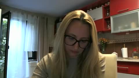 Snapshot of melly_rosey chatting on September 10, 2025, 6:46 am Melly online show from September 10, 2025, 6:46 am