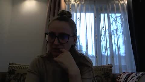 Melly online show from November 4, 2025, 7:18 am