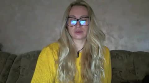 Snapshot of melly_rosey chatting on December 23, 2025, 8:01 am Melly online show from December 23, 2025, 8:01 am