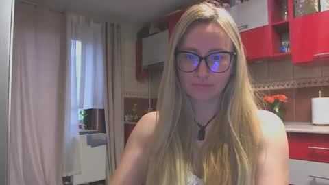 Snapshot of melly_rosey chatting on February 8, 2026, 9:02 am Melly online show from February 8, 2026, 9:02 am