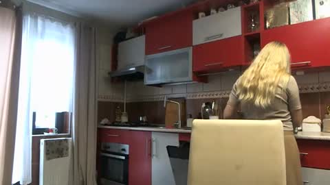 Snapshot of melly_rosey chatting on February 23, 2026, 8:12 am Melly online show from February 23, 2026, 8:12 am