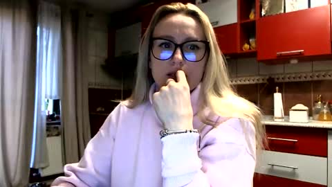 Melly online show from March 13, 2026, 8:21 am