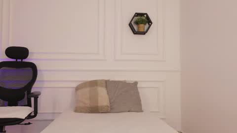 Snapshot of meloddysky chatting on February 16, 2026, 1:51 pm Meloddy online show from February 16, 2026, 1:51 pm