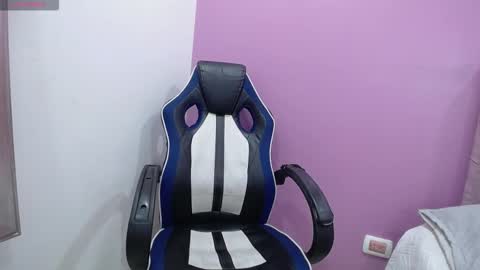 Snapshot of meloddyy__ chatting on February 10, 2026, 6:01 pm Meloddyy online show from February 10, 2026, 6:01 pm