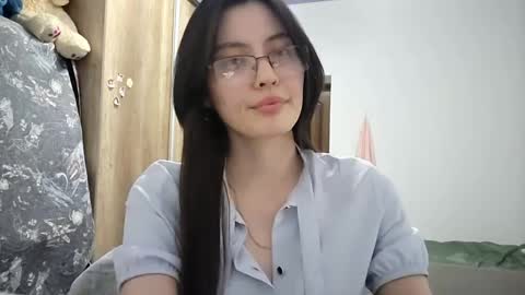 Nika online show from May 6, 2026, 3:28 pm