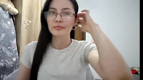 Nika online show from May 13, 2026, 4:26 pm
