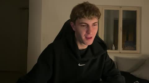 Melodicass online show from November 28, 2025, 11:51 pm