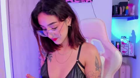 Snapshot of melodie_roy chatting on February 27, 2025, 6:09 pm Melodie Roy 999 online show from February 27, 2025, 6:09 pm