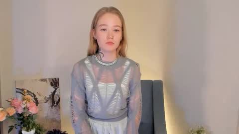 melodievejar online show from December 17, 2025, 5:02 am