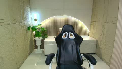 melody_clum online show from June 20, 2026, 1:36 pm