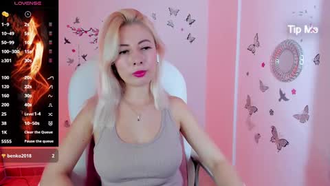 Snapshot of melody_starr chatting on October 1, 2025, 9:43 pm melody_starr online show from October 1, 2025, 9:43 pm