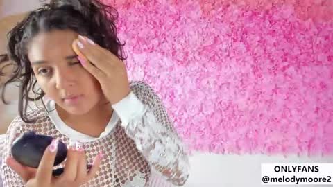 Melody online show from December 13, 2025, 10:15 pm