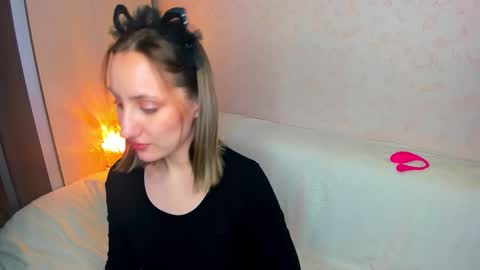 Snapshot of melodyoflovee chatting on February 4, 2026, 11:42 pm Kaylie online show from February 4, 2026, 11:42 pm