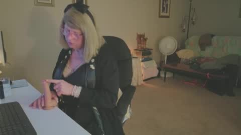 Snapshot of melodyredux_62 chatting on December 14, 2025, 7:58 am Melody online show from December 14, 2025, 7:58 am