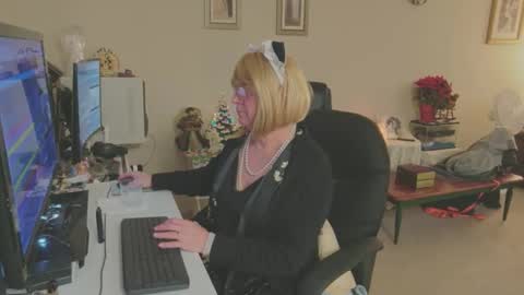 Snapshot of melodyredux_62 chatting on December 19, 2025, 5:09 pm Melody online show from December 19, 2025, 5:09 pm