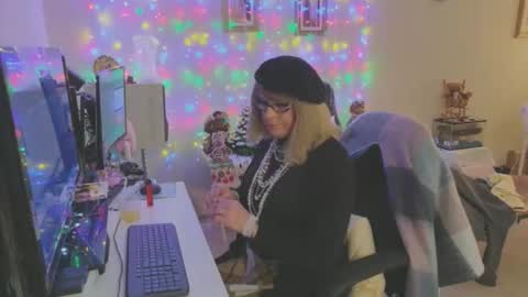 Snapshot of melodyredux_62 chatting on December 21, 2025, 11:56 pm Melody online show from December 21, 2025, 11:56 pm