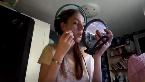 Hi Im Aria 18 years old online show from September 17, 2025, 12:29 pm