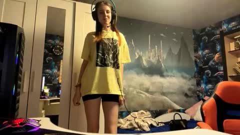 Hi Im Aria 18 years old online show from October 20, 2025, 12:16 pm