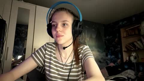 Hi Im Aria 18 years old online show from October 22, 2025, 12:27 pm