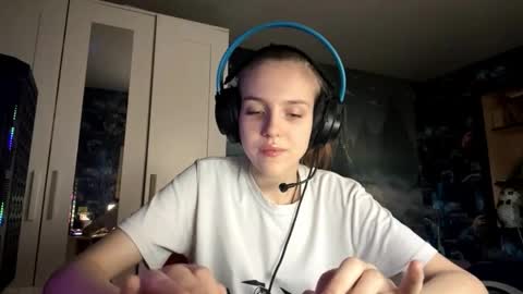 Hi Im Aria 18 years old online show from October 24, 2025, 12:23 pm