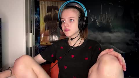 Hi Im Aria 18 years old online show from November 4, 2025, 12:15 pm