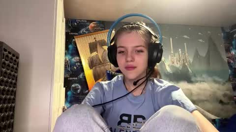 Snapshot of melonygriffen chatting on January 8, 2026, 3:25 pm Hi Im Aria 18 years old online show from January 8, 2026, 3:25 pm