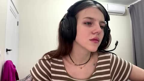 Snapshot of melonygriffen chatting on January 18, 2026, 6:55 pm Hi Im Aria 18 years old online show from January 18, 2026, 6:55 pm