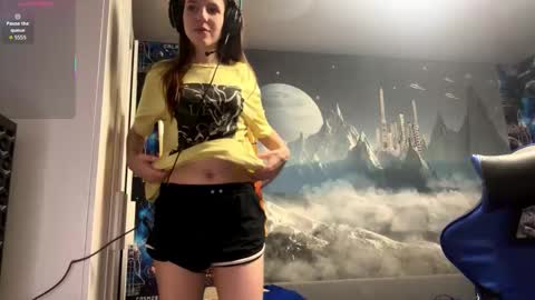 Snapshot of melonygriffen chatting on February 27, 2026, 5:57 pm Hi Im Aria 18 years old online show from February 27, 2026, 5:57 pm