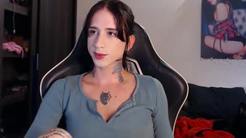 Snapshot of mely_roussex chatting on February 22, 2025, 10:52 pm mely online show from February 22, 2025, 10:52 pm