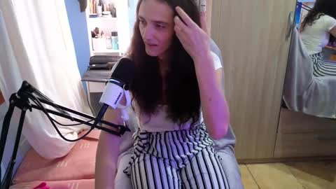 Megumi  Aina online show from October 25, 2025, 5:30 pm