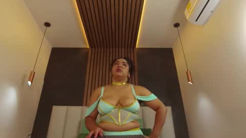  Memphis Williams  online show from December 5, 2025, 1:42 pm