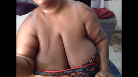 bigboobsass online show from November 18, 2025, 7:40 pm