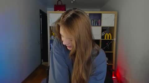 Snapshot of meow_k1tty chatting on February 25, 2026, 4:33 am Flora Next stream November 17th at 6 GMT online show from February 25, 2026, 4:33 am