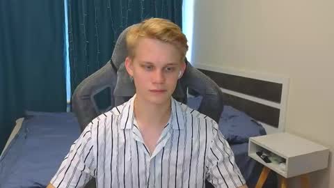 Snapshot of meow_mickey chatting on October 18, 2025, 8:48 am Mickey online show from October 18, 2025, 8:48 am