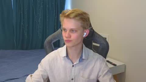 Snapshot of meow_mickey chatting on October 21, 2025, 8:04 am Mickey online show from October 21, 2025, 8:04 am