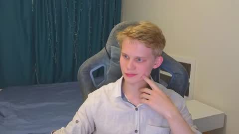 Snapshot of meow_mickey chatting on October 22, 2025, 2:17 pm Mickey online show from October 22, 2025, 2:17 pm