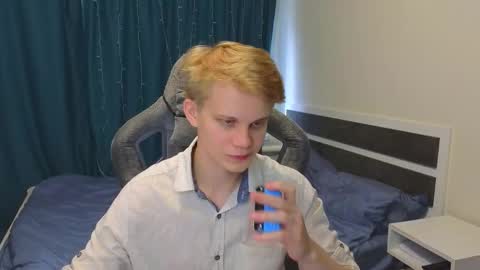 Snapshot of meow_mickey chatting on October 28, 2025, 8:40 am Mickey online show from October 28, 2025, 8:40 am