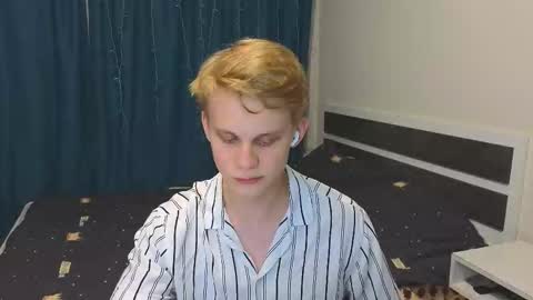 Snapshot of meow_mickey chatting on October 31, 2025, 3:57 pm Mickey online show from October 31, 2025, 3:57 pm