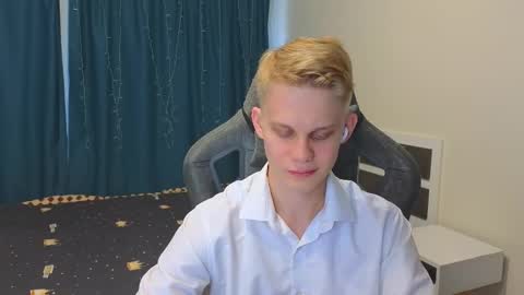 Snapshot of meow_mickey chatting on November 7, 2025, 6:24 am Mickey online show from November 7, 2025, 6:24 am