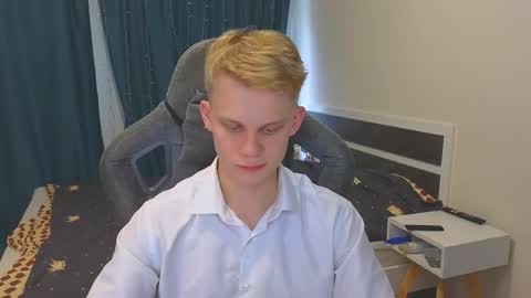 Snapshot of meow_mickey chatting on November 10, 2025, 10:14 am Mickey online show from November 10, 2025, 10:14 am