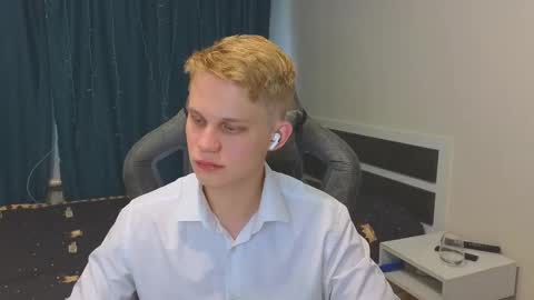 Snapshot of meow_mickey chatting on November 11, 2025, 10:15 am Mickey online show from November 11, 2025, 10:15 am