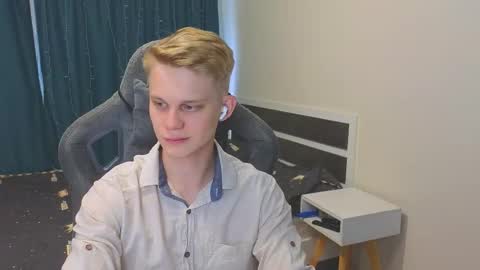 Snapshot of meow_mickey chatting on November 12, 2025, 5:08 am Mickey online show from November 12, 2025, 5:08 am