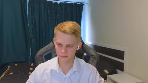 Snapshot of meow_mickey chatting on November 14, 2025, 6:45 am Mickey online show from November 14, 2025, 6:45 am