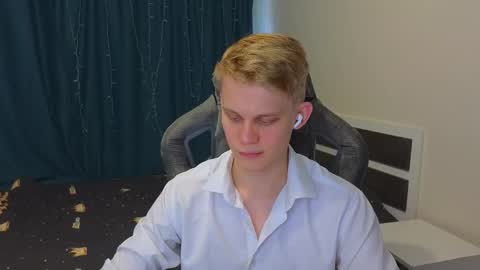 Snapshot of meow_mickey chatting on November 20, 2025, 8:03 am Mickey online show from November 20, 2025, 8:03 am