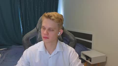 Snapshot of meow_mickey chatting on November 25, 2025, 8:58 am Mickey online show from November 25, 2025, 8:58 am