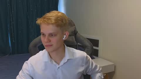 Snapshot of meow_mickey chatting on November 26, 2025, 8:48 am Mickey online show from November 26, 2025, 8:48 am