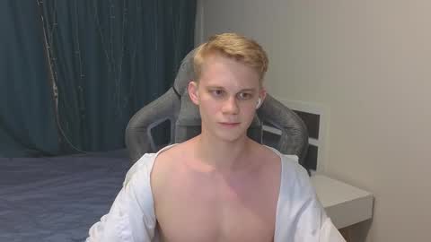 Snapshot of meow_mickey chatting on December 4, 2025, 9:01 pm Mickey online show from December 4, 2025, 9:01 pm