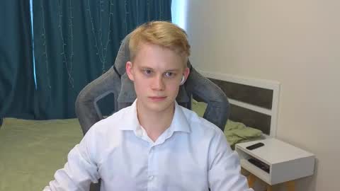 Snapshot of meow_mickey chatting on December 15, 2025, 9:35 am Mickey online show from December 15, 2025, 9:35 am