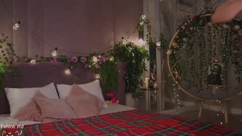 Snapshot of meow_nancy chatting on February 9, 2025, 8:44 am Heeyyooo Im Nans Subscribe to me I will be glad online show from February 9, 2025, 8:44 am